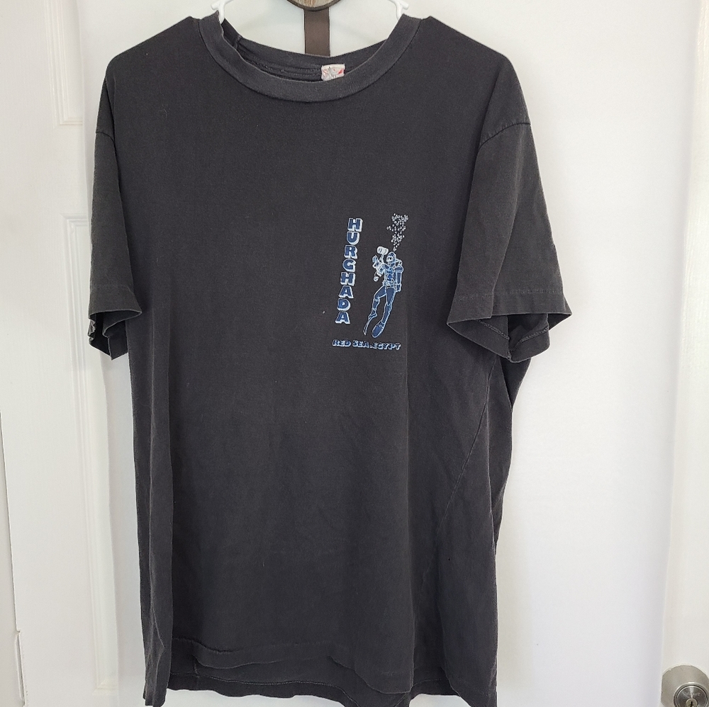 (1205) Vintage Red Sea Diving T-Shirt Egypt, Size: XL Color: Black